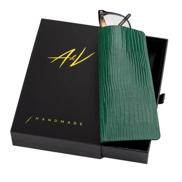 Real Calfskin Eyewear Cover – Lizard Style - Green Color - Picture 2 of 3